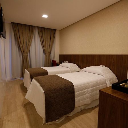 Holiday & Business Hotel - Em Frente Ao Centro De Eventos E Arena Conda Chapecó Стая снимка