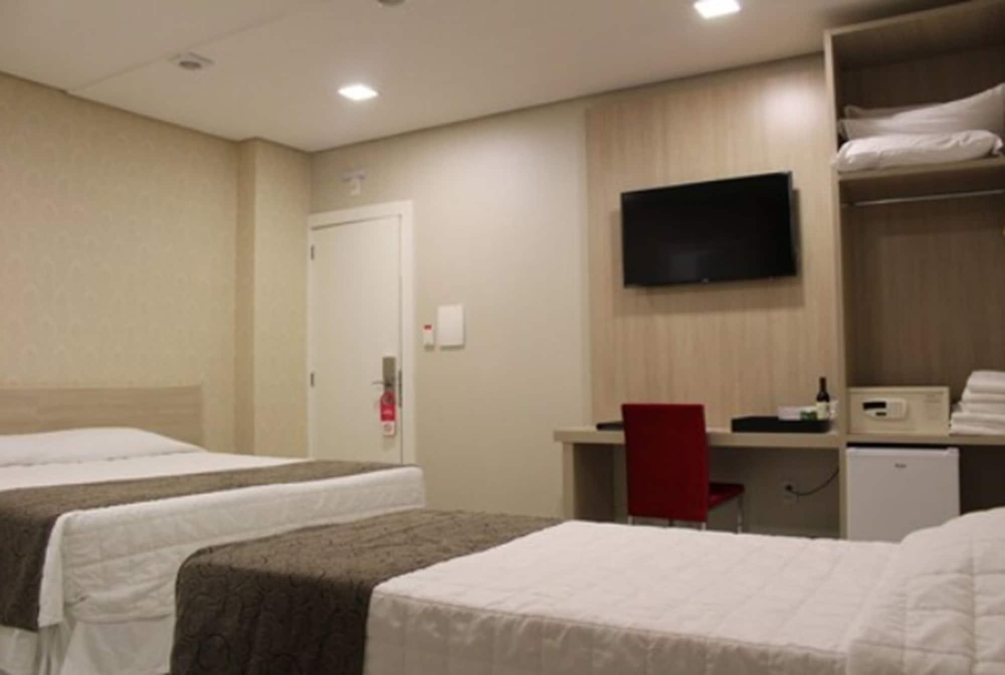 Holiday & Business Hotel - Em Frente Ao Centro De Eventos E Arena Conda Chapecó Екстериор снимка