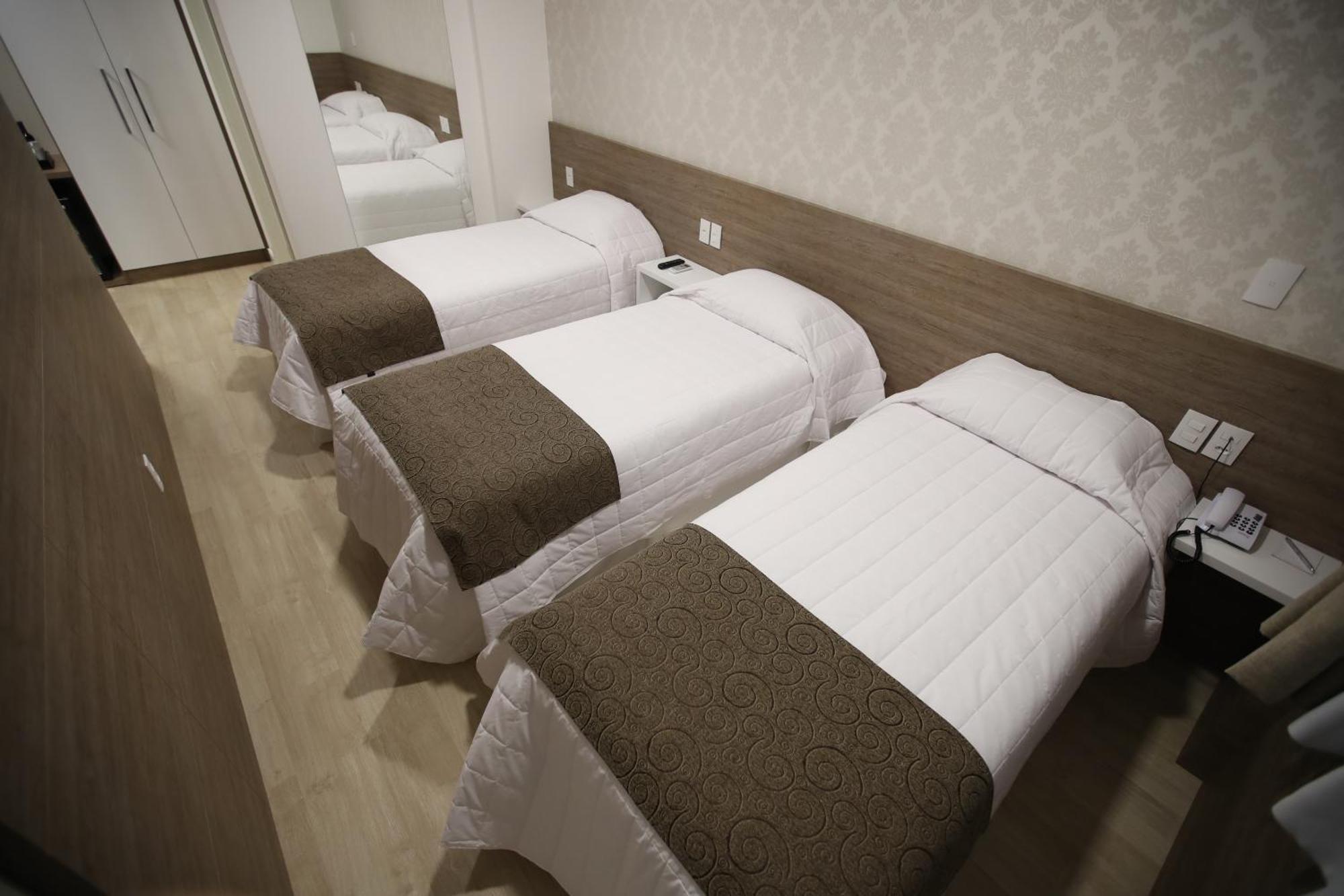 Holiday & Business Hotel - Em Frente Ao Centro De Eventos E Arena Conda Chapecó Стая снимка