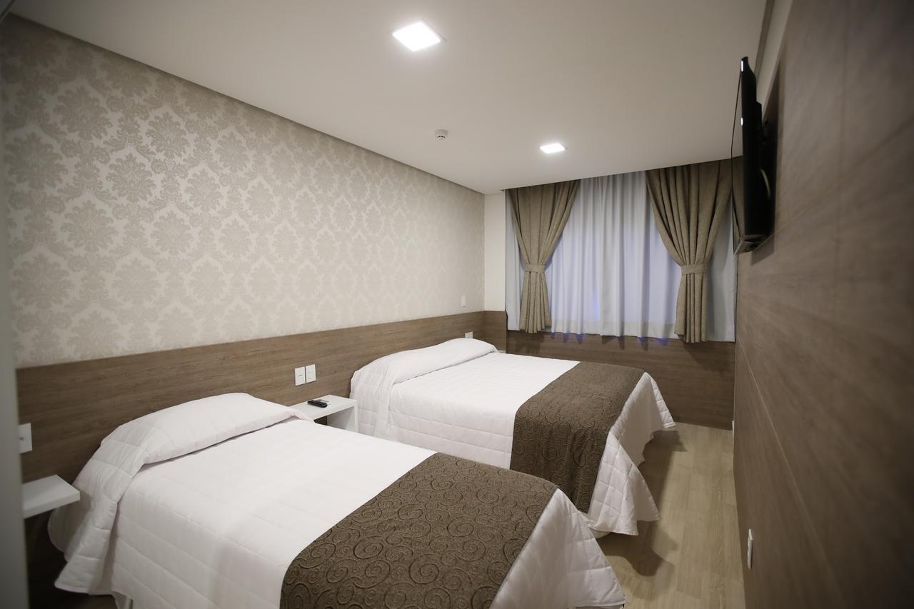 Holiday & Business Hotel - Em Frente Ao Centro De Eventos E Arena Conda Chapecó Стая снимка